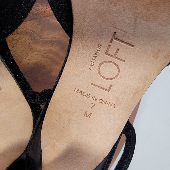 Ann Taylor Loft Black Heels Women's Size 7 Wrap Around Ankle Strap Kitten Heel - Picture 12 of 13